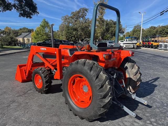 Image of Kubota L3350 equipment image 2