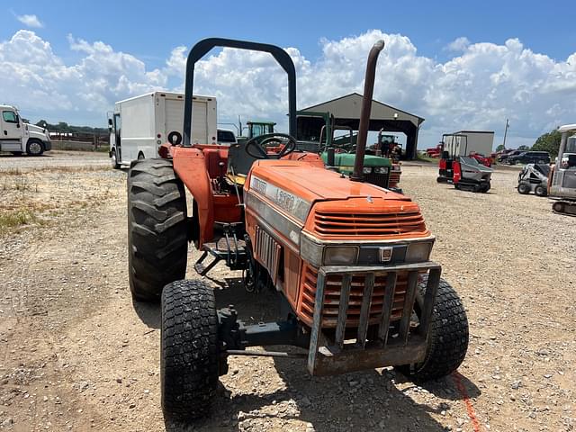 Image of Kubota L3350 equipment image 4