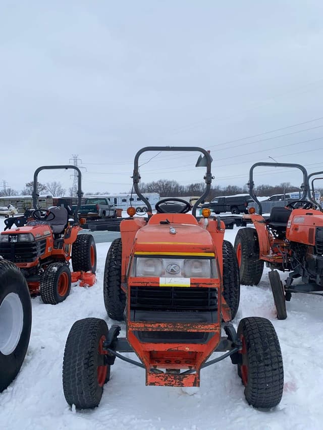 Image of Kubota L3400 equipment image 2
