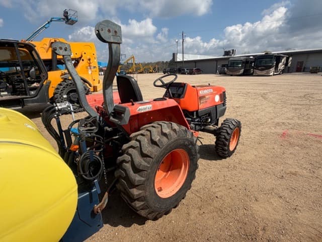 Image of Kubota L3400 equipment image 2