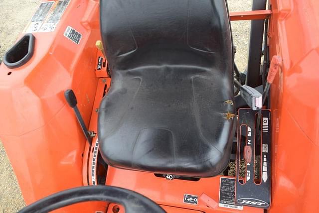 Image of Kubota L3400 equipment image 4