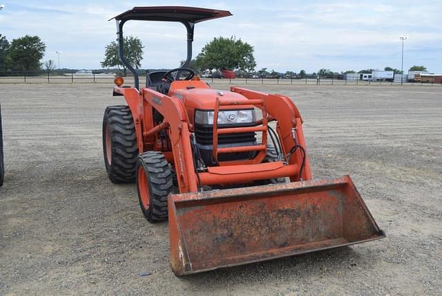 Image of Kubota L3400 equipment image 3