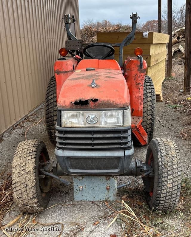 Image of Kubota L3400 equipment image 1