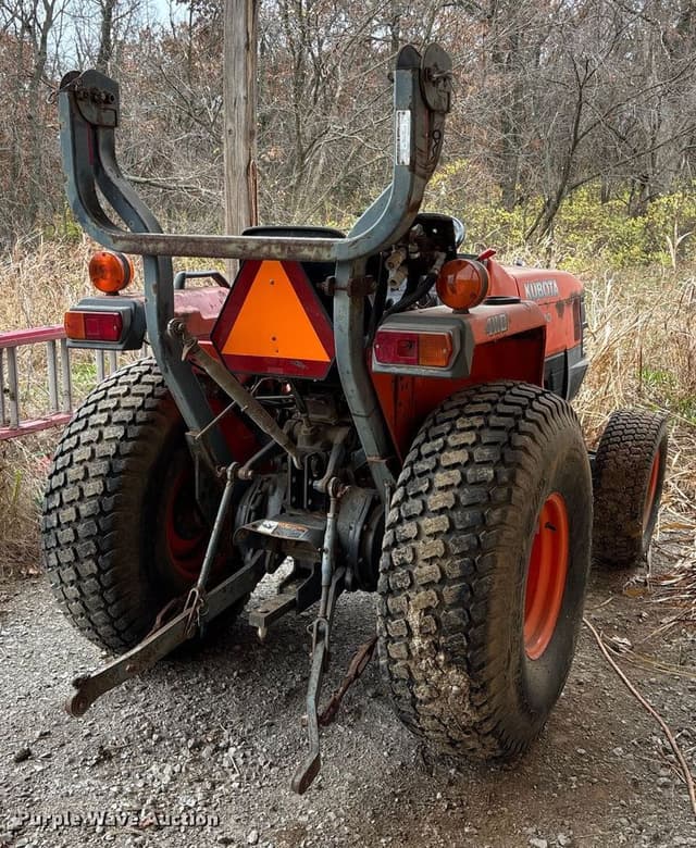 Image of Kubota L3400 equipment image 4