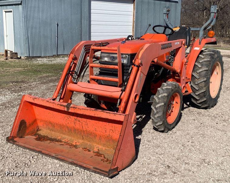 Main image Kubota L3400