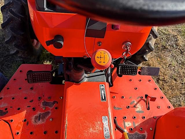 Image of Kubota L3400 equipment image 4