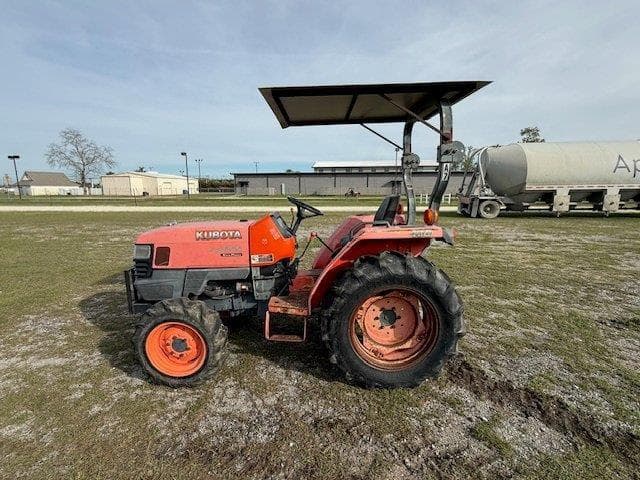 Image of Kubota L3400 equipment image 1