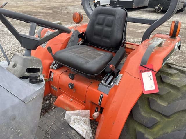 Image of Kubota L3410 equipment image 4