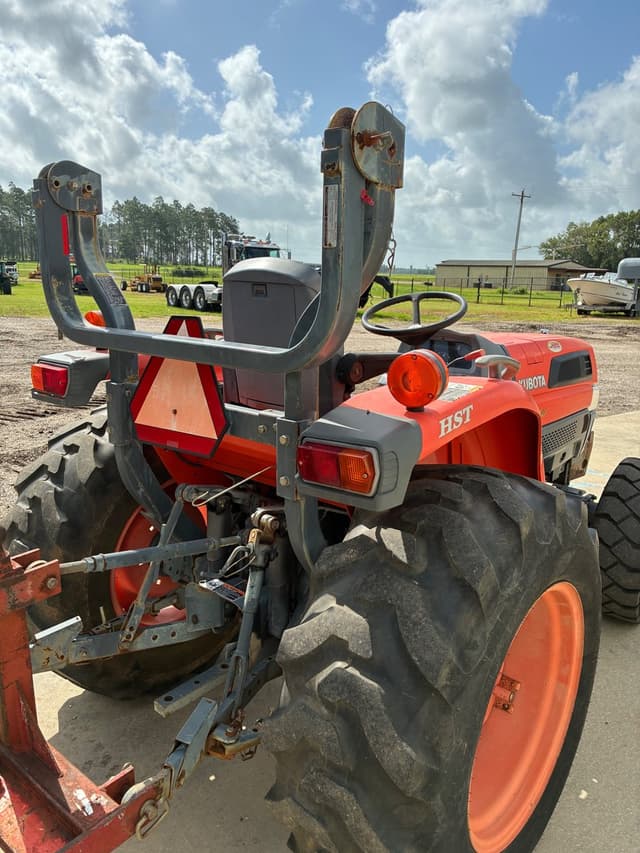 Image of Kubota L3430 equipment image 4