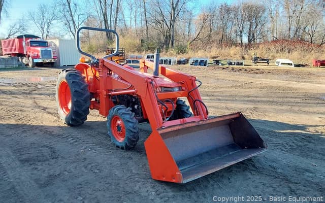 Image of Kubota L345 equipment image 3
