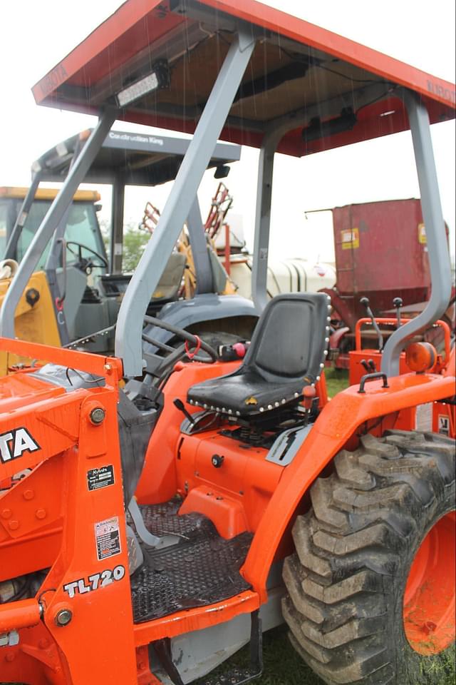 Image of Kubota L35 equipment image 4