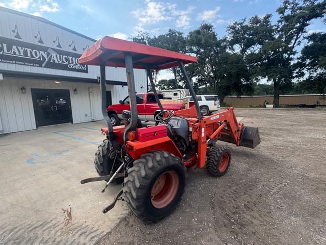 Image of Kubota L35 equipment image 2