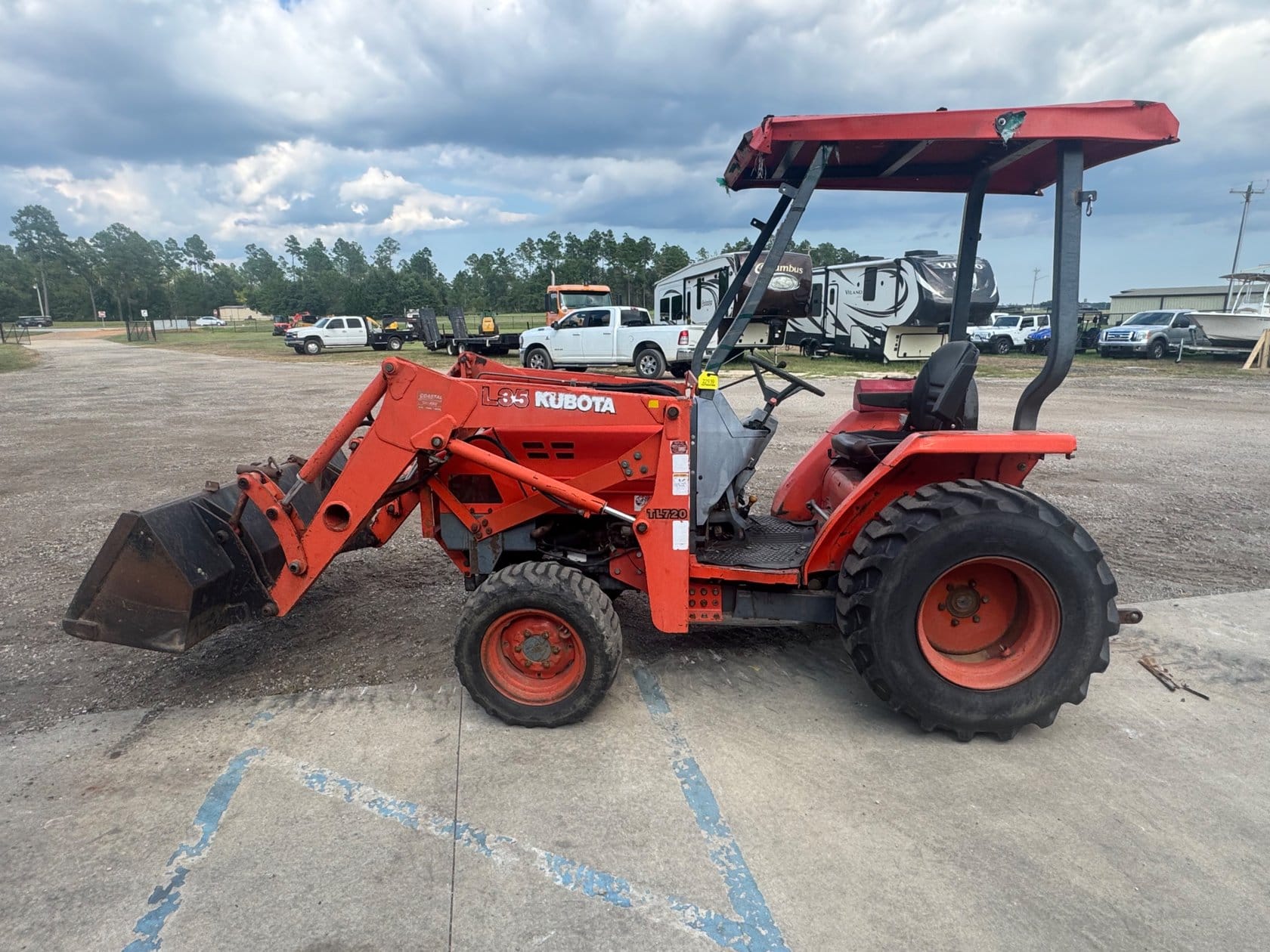 Kubota L35 Equipment Image0