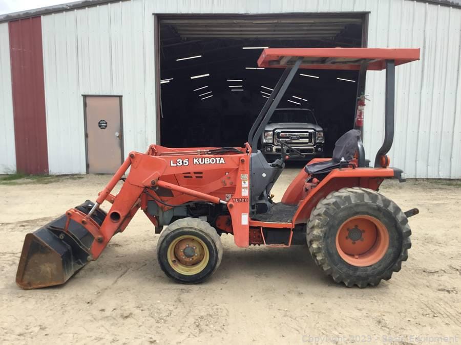 Main image Kubota L35