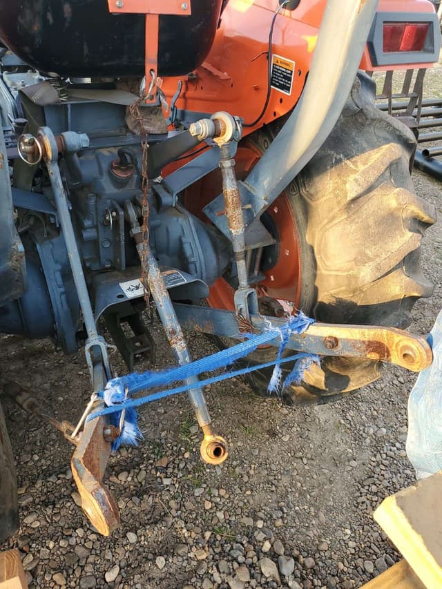 Image of Kubota L2350 equipment image 2