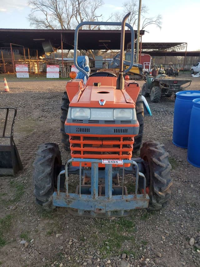 Image of Kubota L2350 equipment image 4
