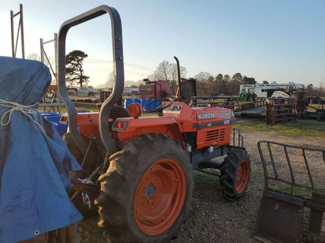 Image of Kubota L2350 equipment image 3