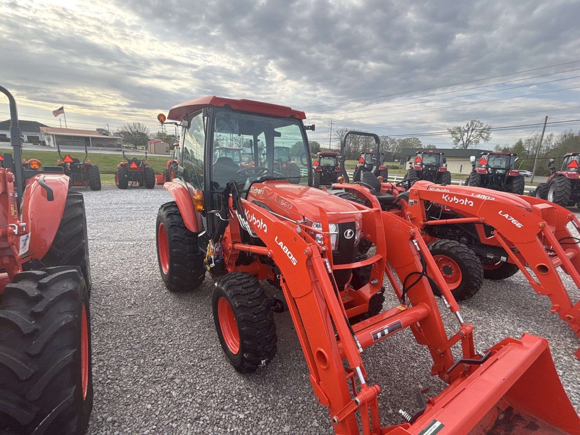 Kubota L3560 Equipment Image0