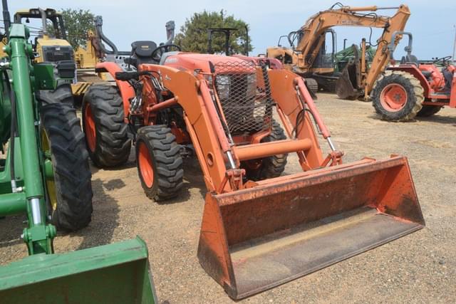 Image of Kubota L3560 equipment image 3