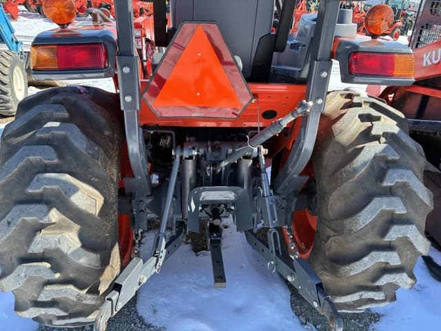 Image of Kubota L3560 equipment image 4