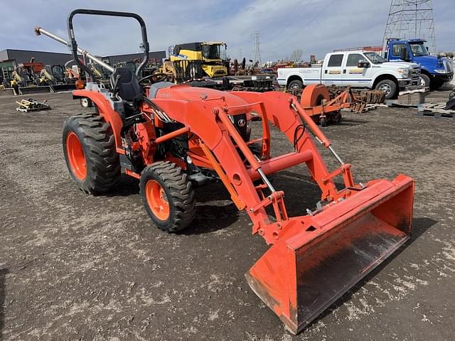 Image of Kubota L3560 equipment image 3