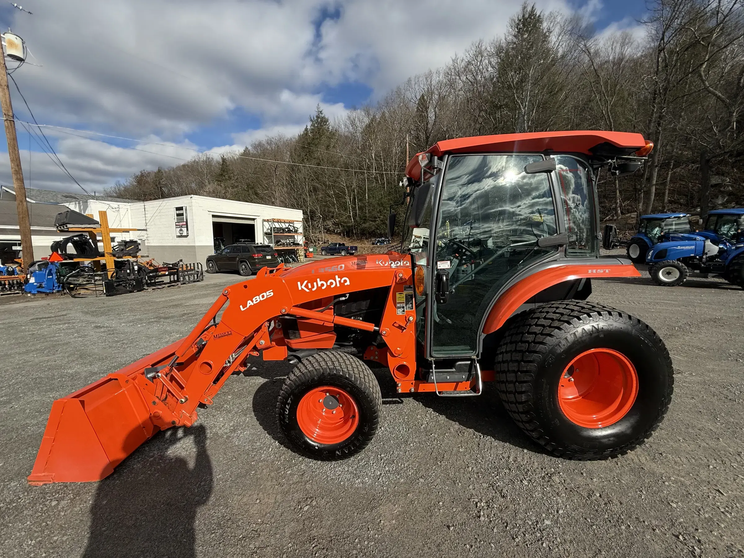 Kubota L3560HSTC-LE Equipment Image0