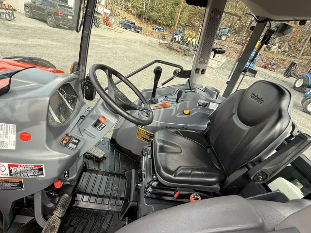 Image of Kubota L3560HSTC-LE equipment image 4