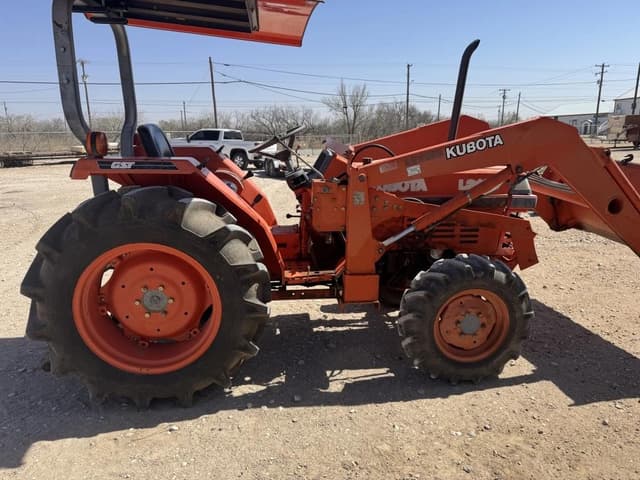 Image of Kubota L3650 equipment image 2