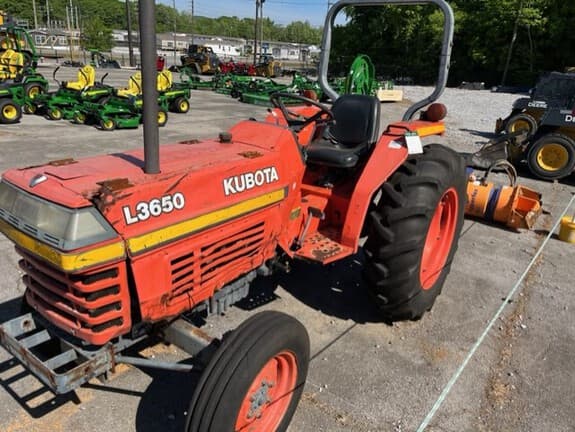 Image of Kubota L3650 equipment image 2