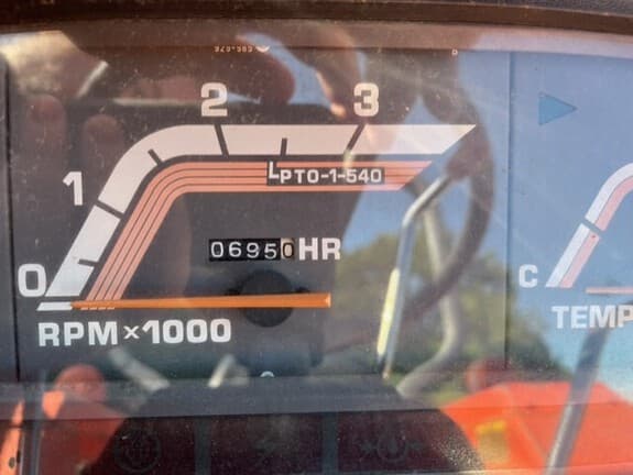 Image of Kubota L3650 equipment image 3