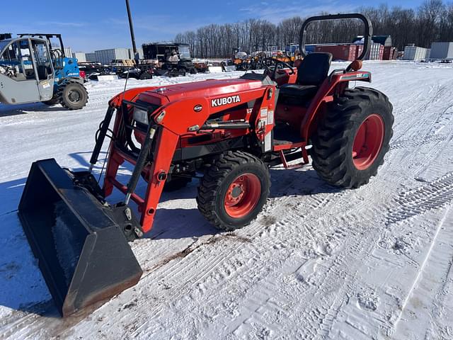 Image of Kubota L3710 equipment image 3