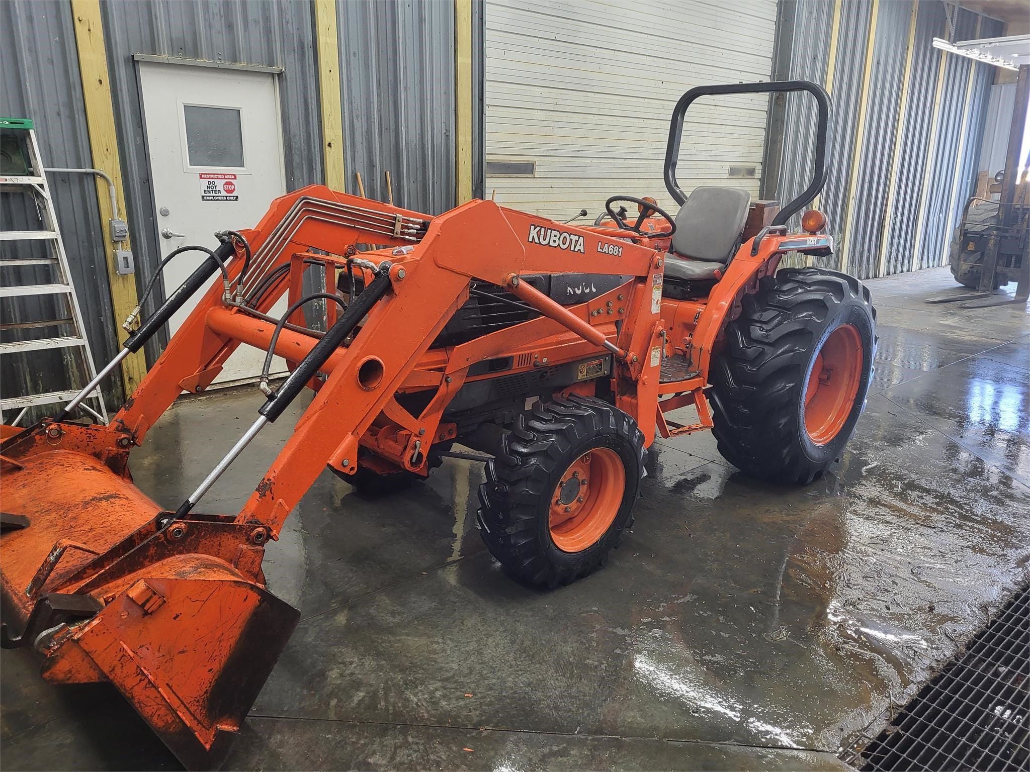 Kubota L3710 Equipment Image0