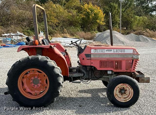 Image of Kubota L3750 equipment image 3