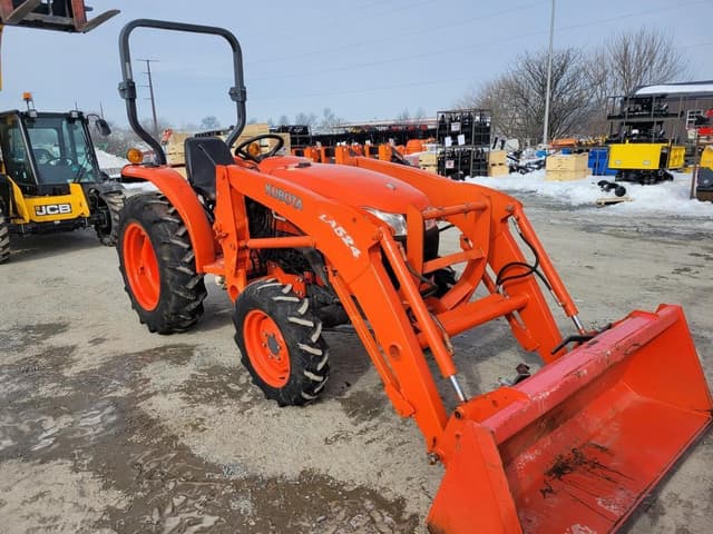 Image of Kubota L3800 equipment image 2