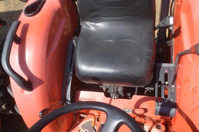 Image of Kubota L3800 equipment image 4