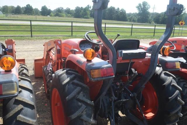 Image of Kubota L3800 equipment image 1