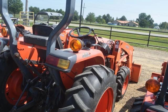 Image of Kubota L3800 equipment image 2