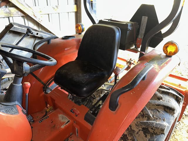 Image of Kubota L3800 equipment image 4