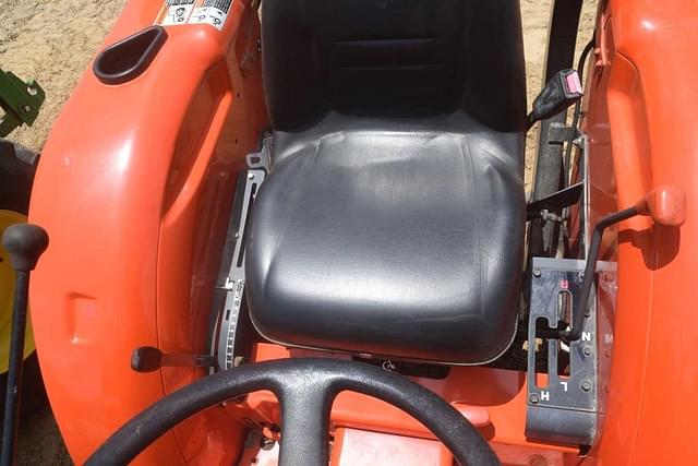 Image of Kubota L3800 equipment image 4