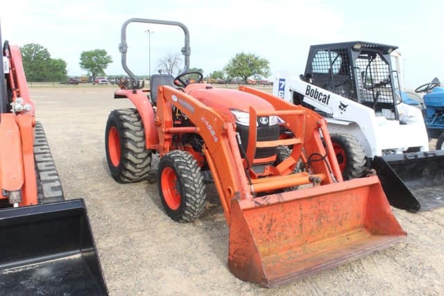 Image of Kubota L3800D equipment image 3