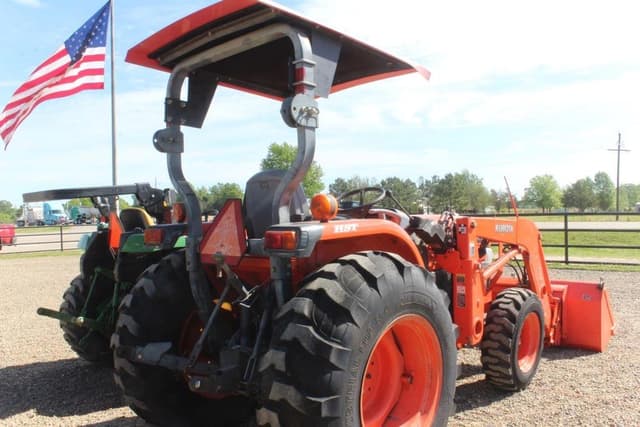 Image of Kubota L3830 equipment image 2