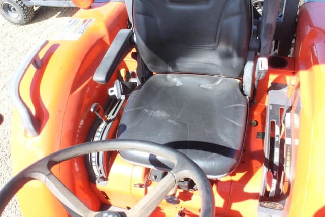 Image of Kubota L3830 equipment image 4