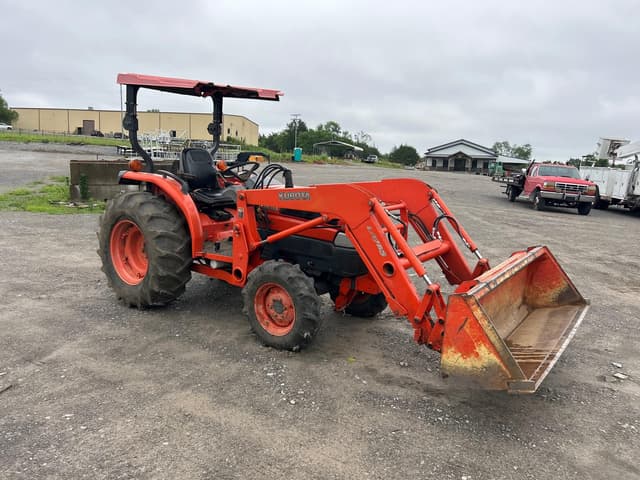 Image of Kubota L3830 equipment image 2