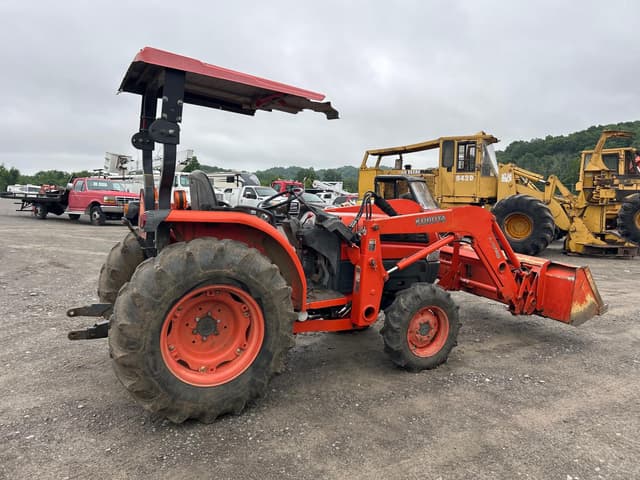 Image of Kubota L3830 equipment image 3