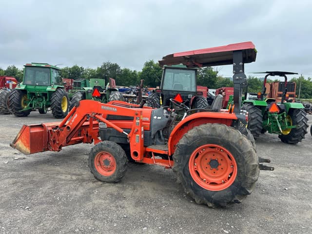 Image of Kubota L3830 equipment image 1