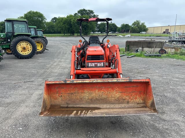 Image of Kubota L3830 equipment image 4