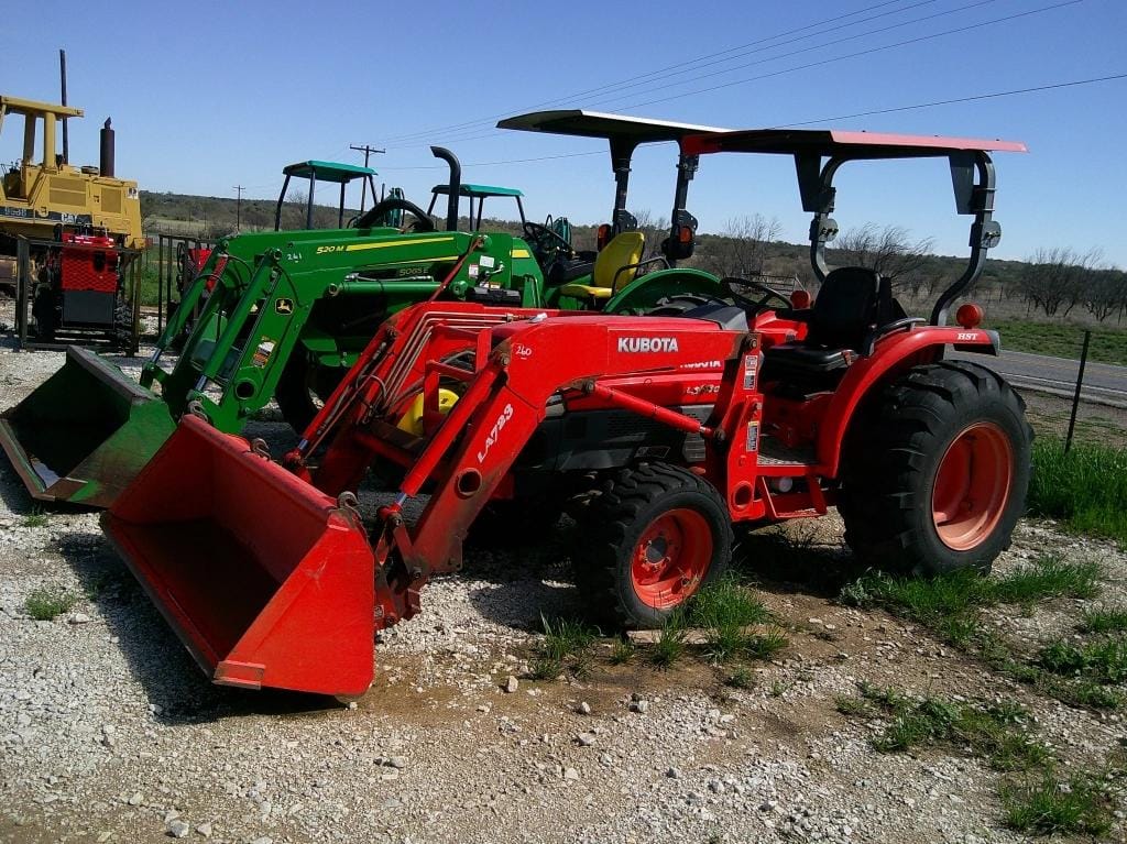 Kubota L3830 Equipment Image0