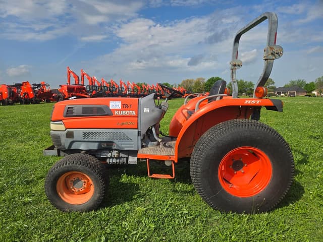 Image of Kubota L3830 equipment image 4