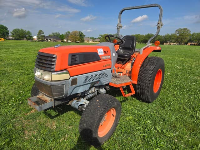 Image of Kubota L3830 equipment image 1