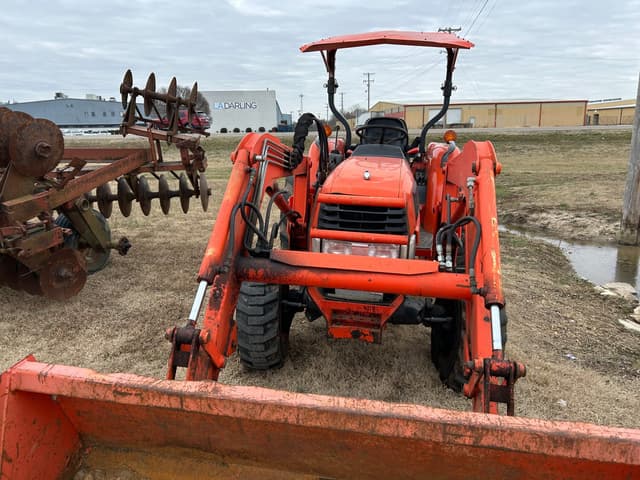 Image of Kubota L3830 equipment image 2